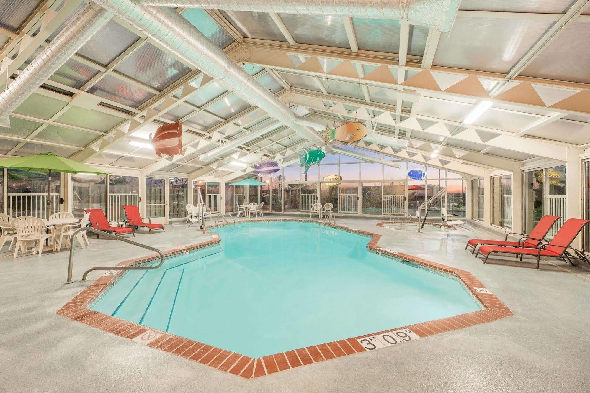 Baymont By Wyndham Litchfield Hotell Eksteriør bilde